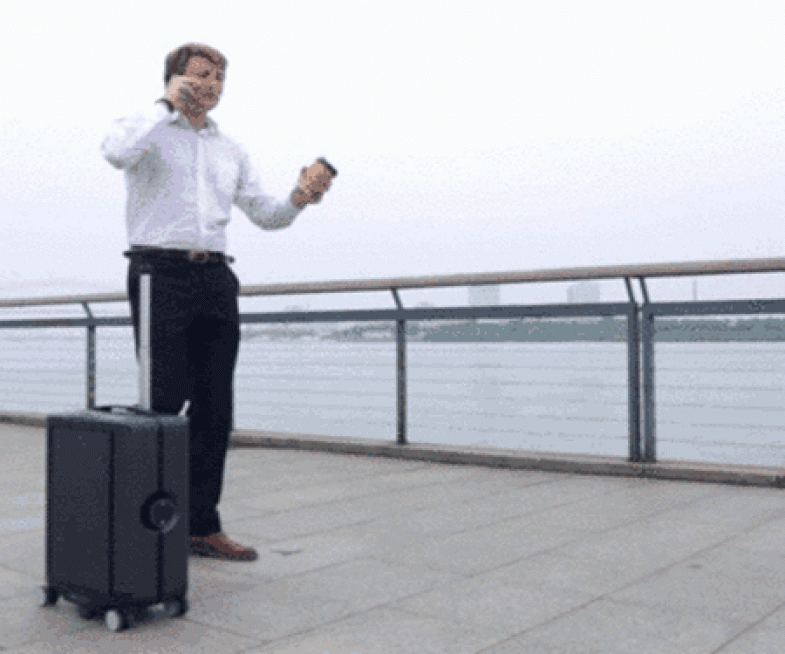 World's First Robotic Suitcase