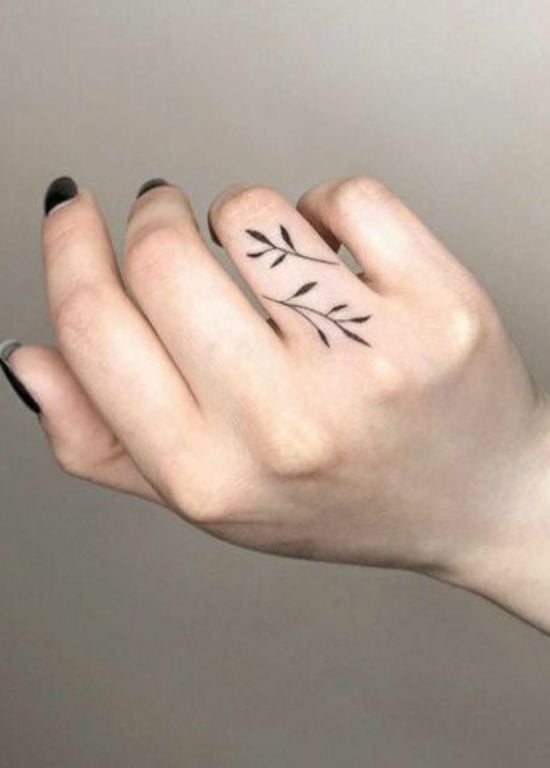 25 Beautiful and Meaningful Finger Tattoos for Women