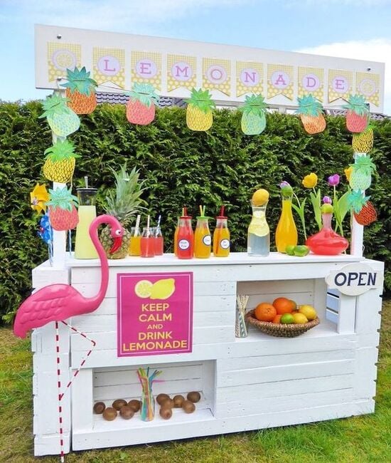 Flamingo Decor for Welcoming Lemonade Stand