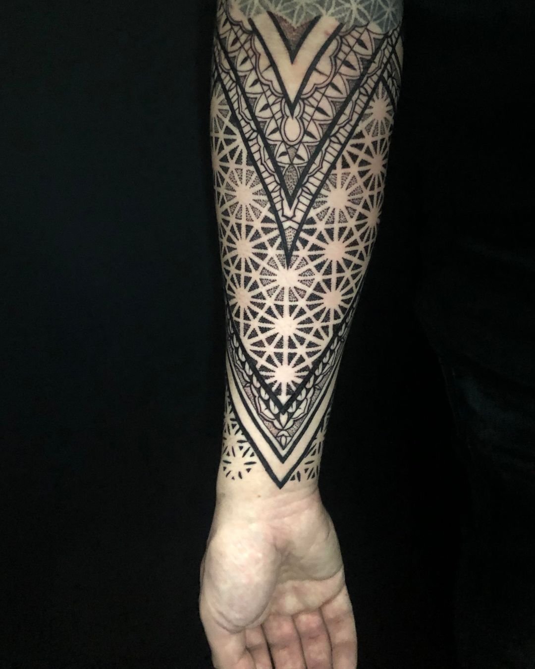 Geometric Tattoos That Redefine Body Art

