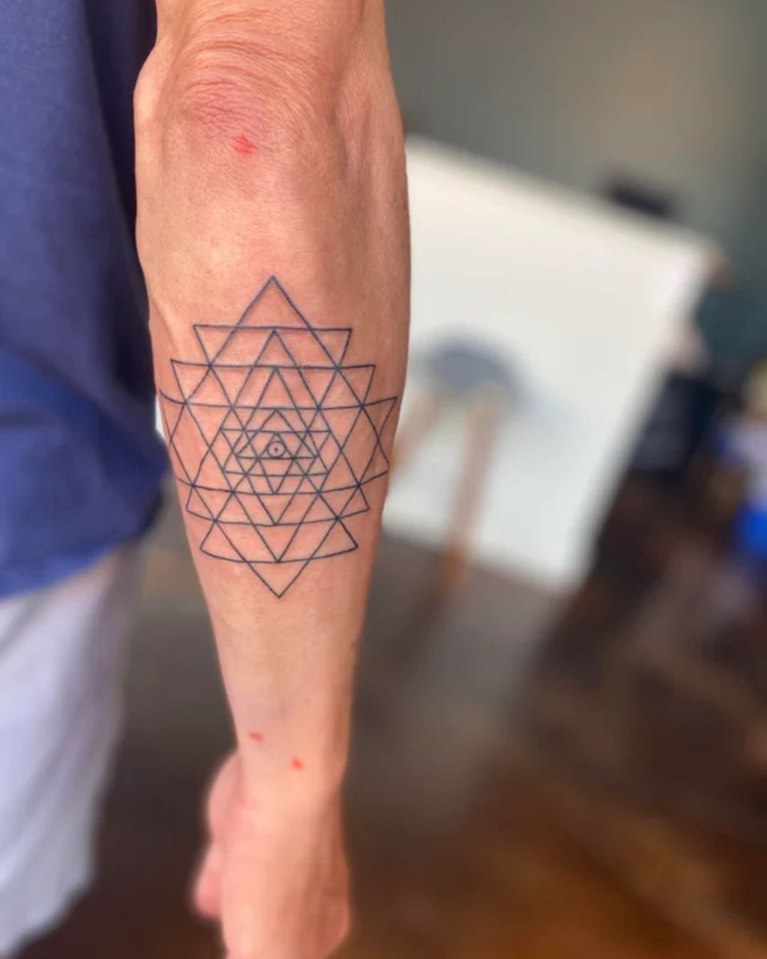 Geometric Tattoos That Redefine Body Art
