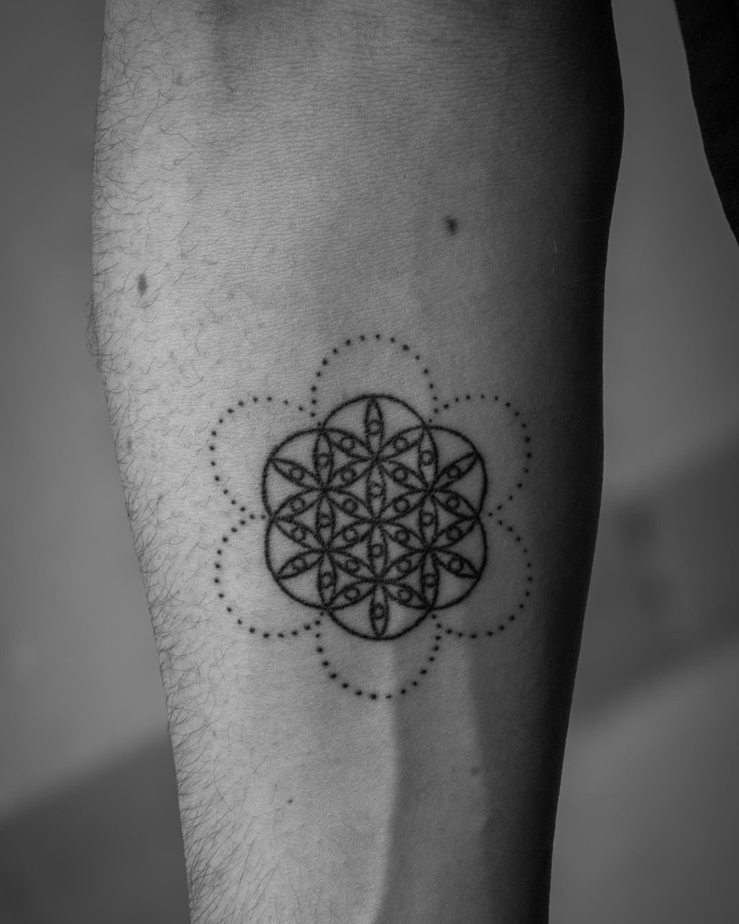 Geometric Tattoos That Redefine Body Art
