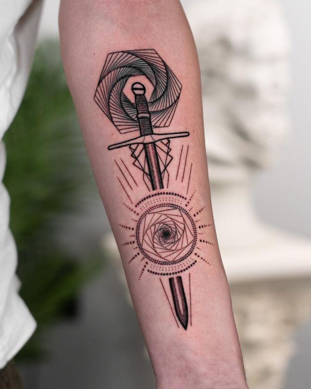 Geometric Tattoos That Redefine Body Art

