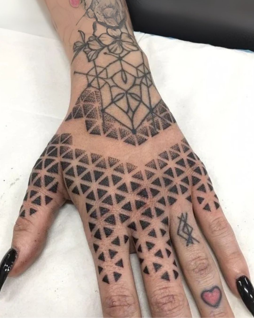 Geometric Tattoos That Redefine Body Art

