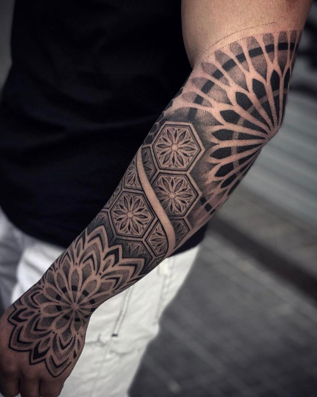 Geometric Tattoos That Redefine Body Art
