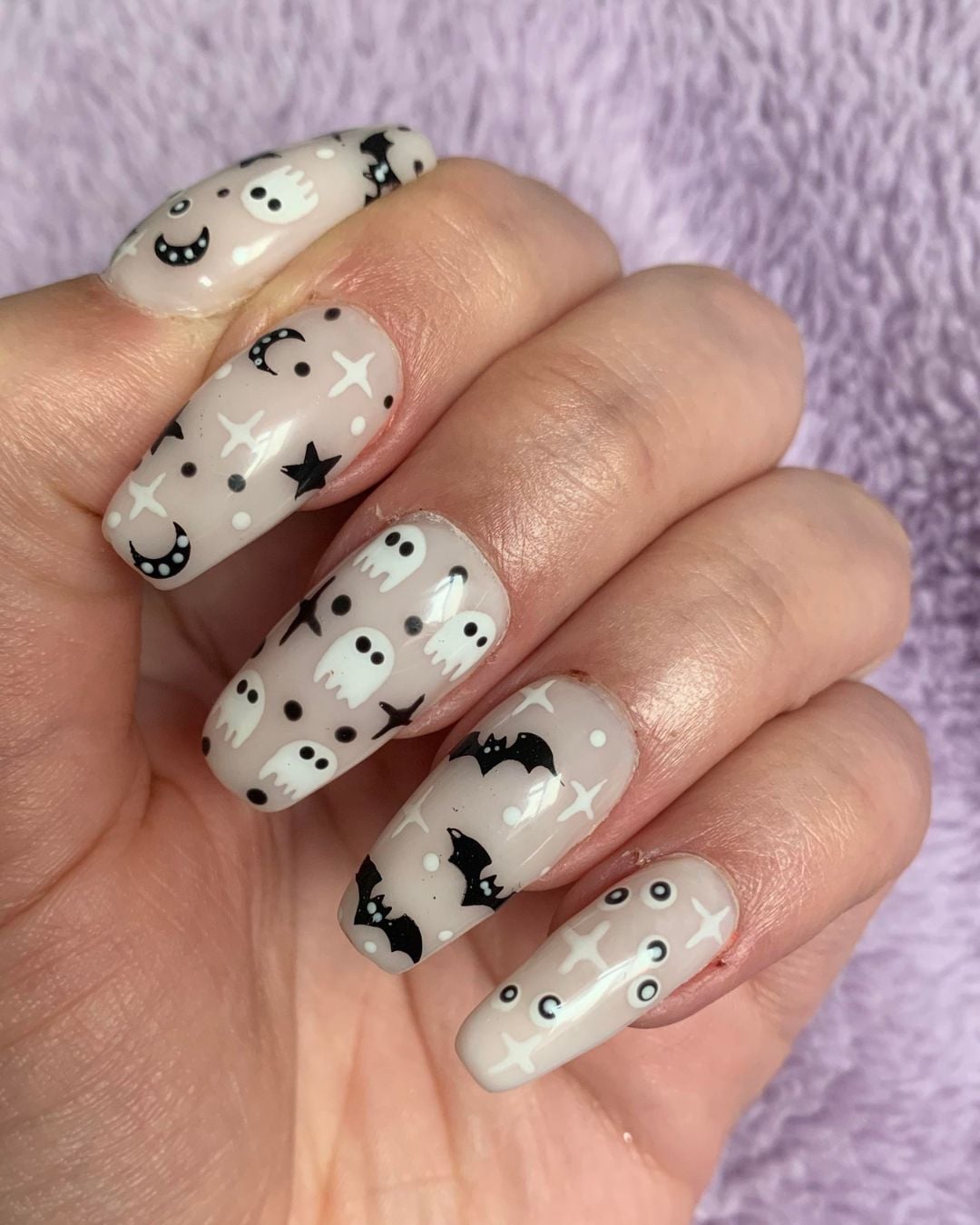 Vintage Halloween Nail Art That's Hauntingly Chic

