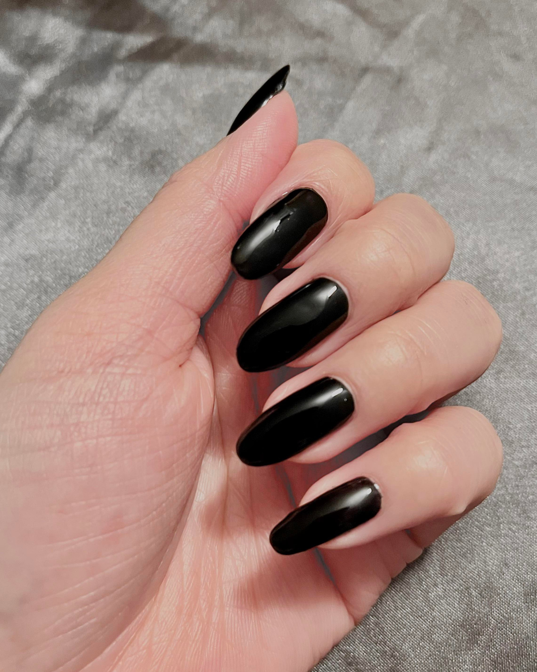 Hauntingly Beautiful Black Nail Ideas for the Perfect Halloween Manicure