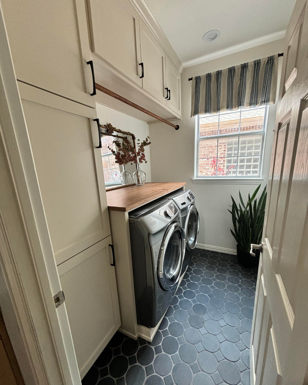 Modern and Inviting Laundry Room